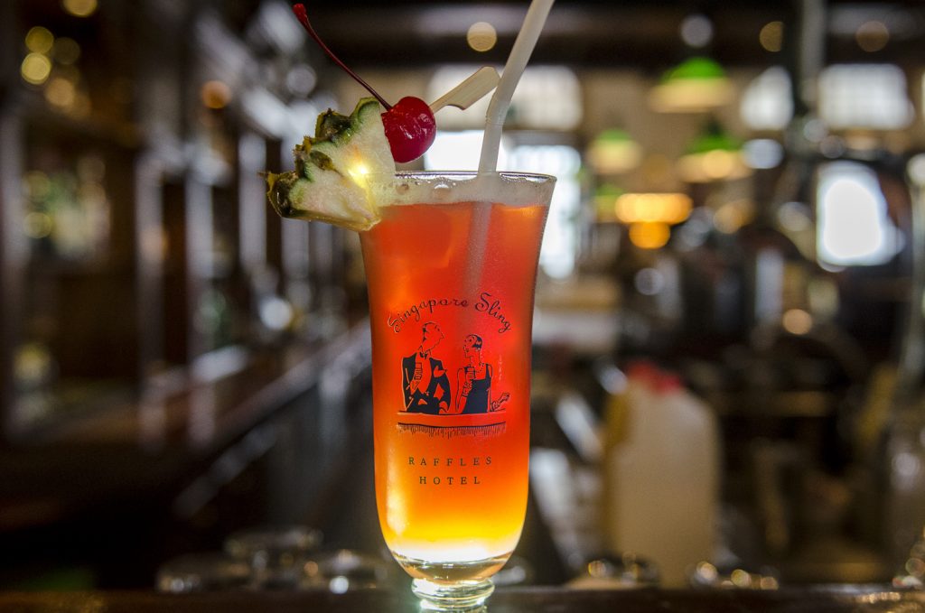 Nhâm nhi cocktail và “xả rác” ở Singapore